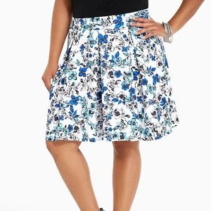Torrid blue floral scuba skater skirt sz 2